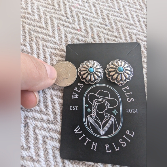 Western Jewels -Studs Silver and Turquoise Earrings - Picture 6 of 7
